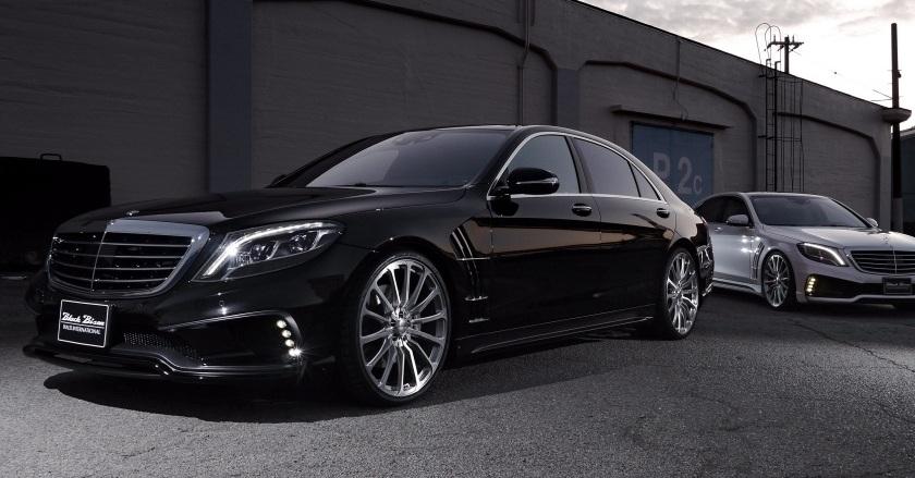 Fekete Mercedes W222